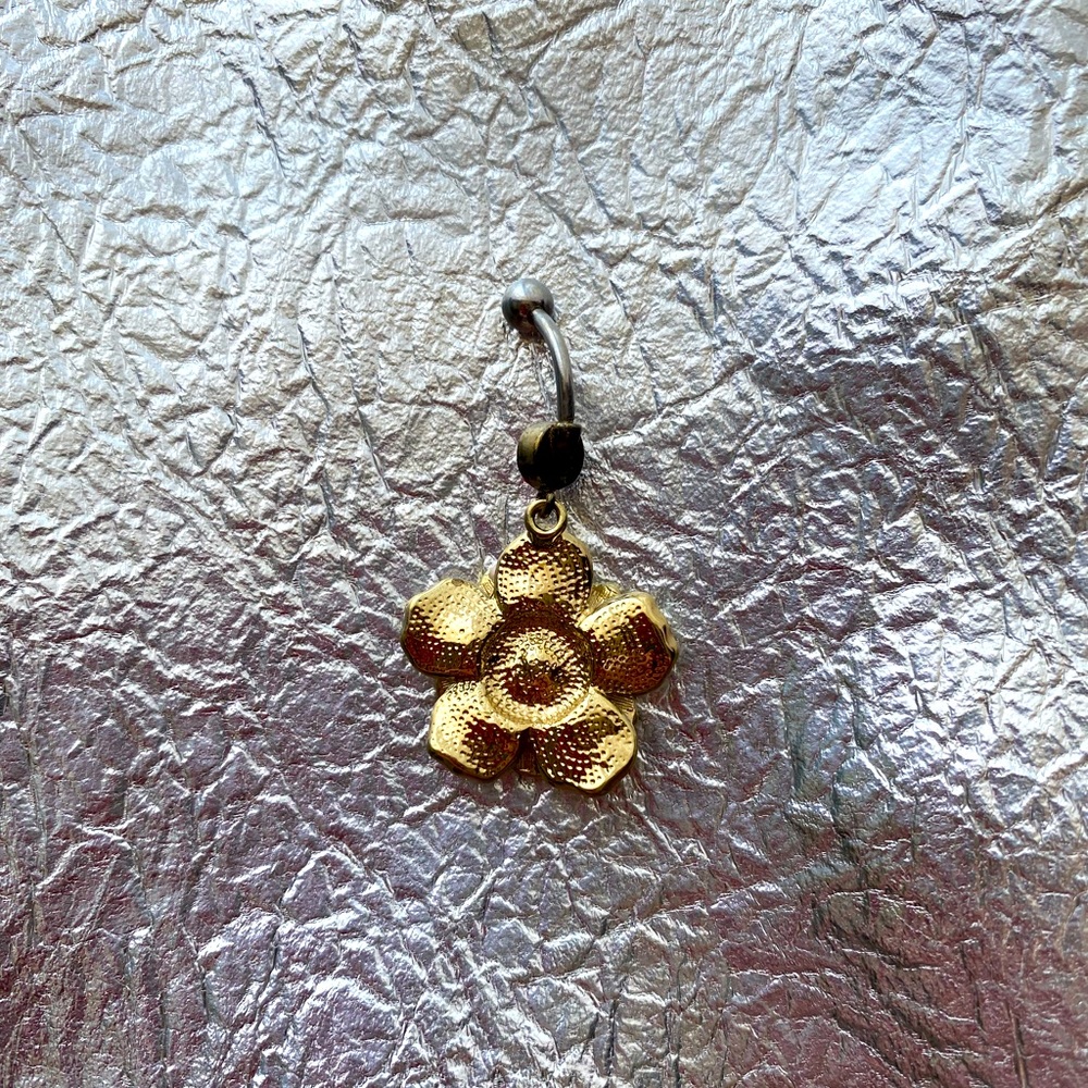 NWT! PINK FLOWER BELLY BUTTON RING - Picture 3 of 3